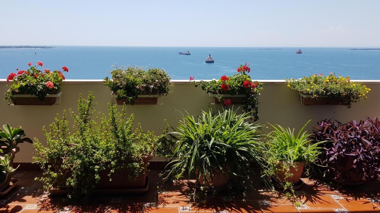 Amanda'S Panorama Apartman Taranto Kültér fotó